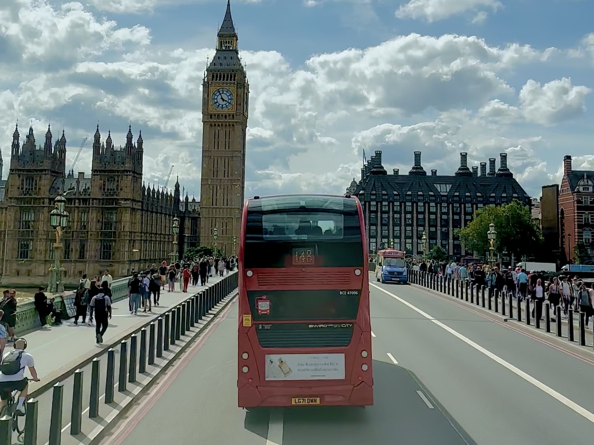 2024年最新】イギリスの赤いバス 乗車方法！ みゅうロンドンブログ